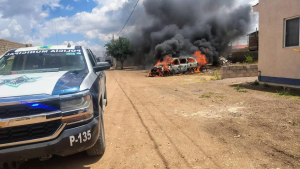 Queman veh&iacute;culo en la Lazaro Cardenas