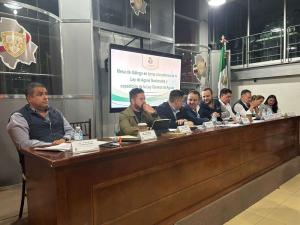 Plantan Corral y Andrea a productores en el Congreso