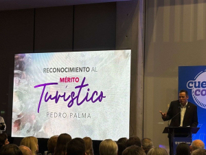 Otorgan galardones al m&eacute;rito tur&iacute;stico Pedro Palma