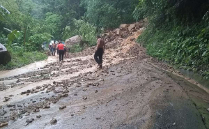 Cierran tramos carreteros tras da&ntilde;os generados por lluvias