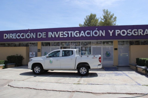 Entrega de veh&iacute;culo oficial al Cuerpo Acad&eacute;mico CA-UACH