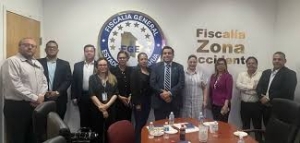 Cuauht&eacute;moc.-  Personal de la Fiscal&iacute;a de Distrito Zona Occidente, particip&oacute; en un conversatorio con integrantes del Comit&eacute; de &Eacute;tica de la Fiscal&iacute;a General del Estado, con la finalidad de orientar y dar certeza sobre el comportamiento al en Cuauht&eacute;moc