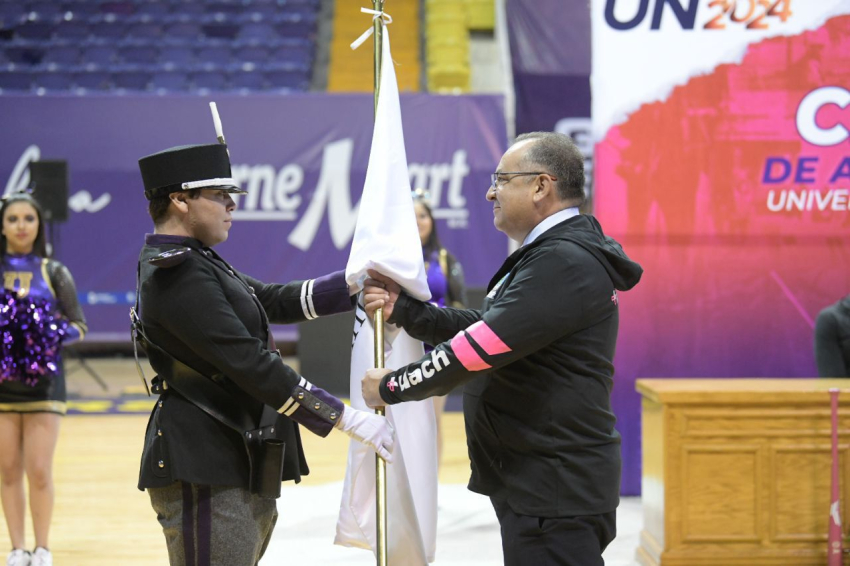 Abanderan a contingente deportivo de la UACH rumbo a la Universiada Nacional 2024 Aguascalientes