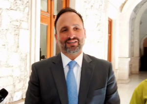 Operan a la gobernadora, estar&aacute; ausente 4 d&iacute;as