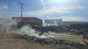 Investigan incendio en campamento de migrantes