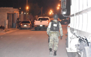 Detienen a dos elementos de la GN ebrios; se identificaron como sicarios de un grupo criminal