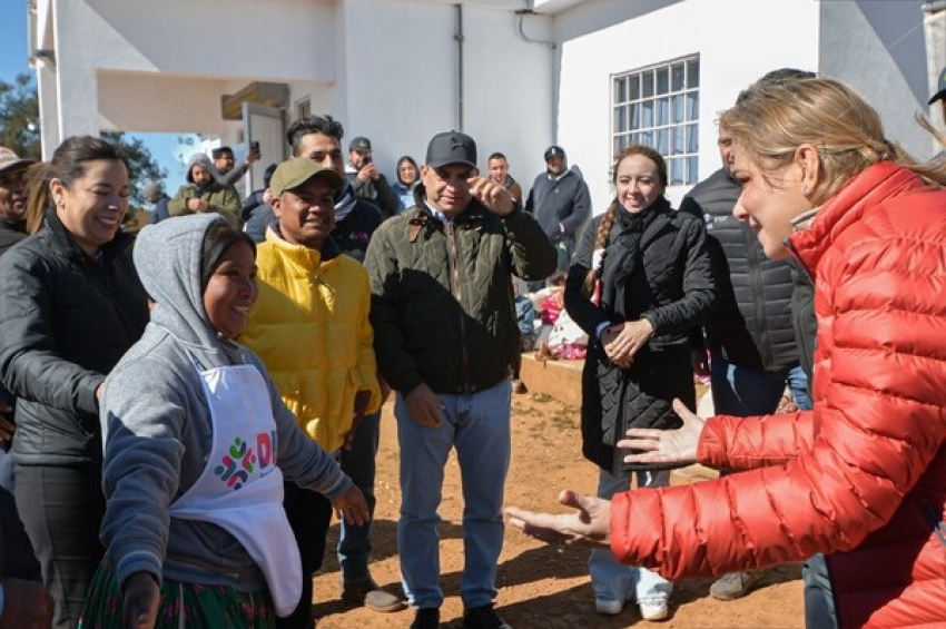 Encabeza Maru Campos entrega de 320 toneladas de alimento a familias de Batopilas