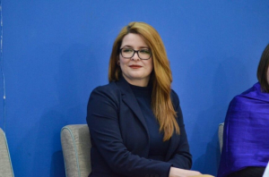 Acusan de corrupta a la senadora Andrea Chavez