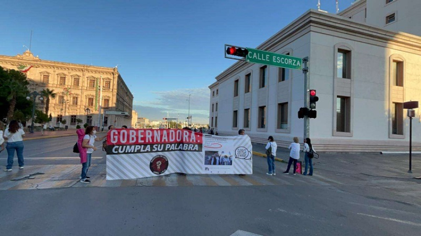 Profesores exigen est&iacute;mulos de desempe&ntilde;o en la capital