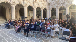 Ofrecen conferencia de empoderamiento femenino
