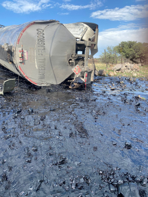 Se vuelca tr&aacute;iler en Guerrero, nuevamente en la cuerva de San Pedro