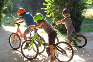 Ni&ntilde;os recorren en bicicletas la CTM por el mes del ni&ntilde;o