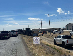 Vuelca cami&oacute;n con 30 toneladas de queso