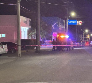 Acribillan a dos hombres al entrar a un hospital, hu&iacute;an de los sicarios