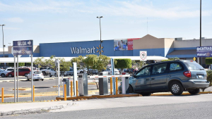 Dejan mensaje amenazante en carrito de walmart