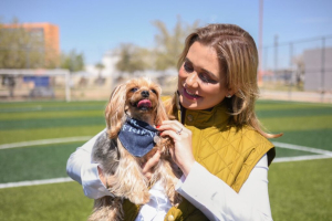 Visita Maru Campos ciudad Ju&aacute;rez e invita a convivir en el parque central