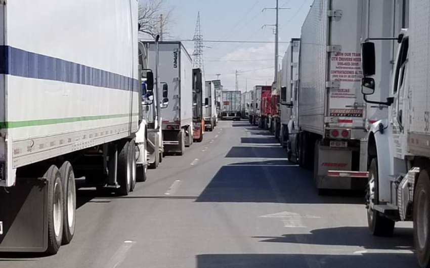 Una vez m&aacute;s,  traileros denuncian abusos de elementos de la Guardia nacional en carreteras