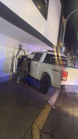 Percance en pleno centro, choca en la Allende