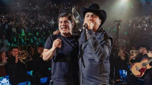 Multan a grupo norte&ntilde;o y  Julion &Aacute;lvarez por narco corridos en Chihuahua