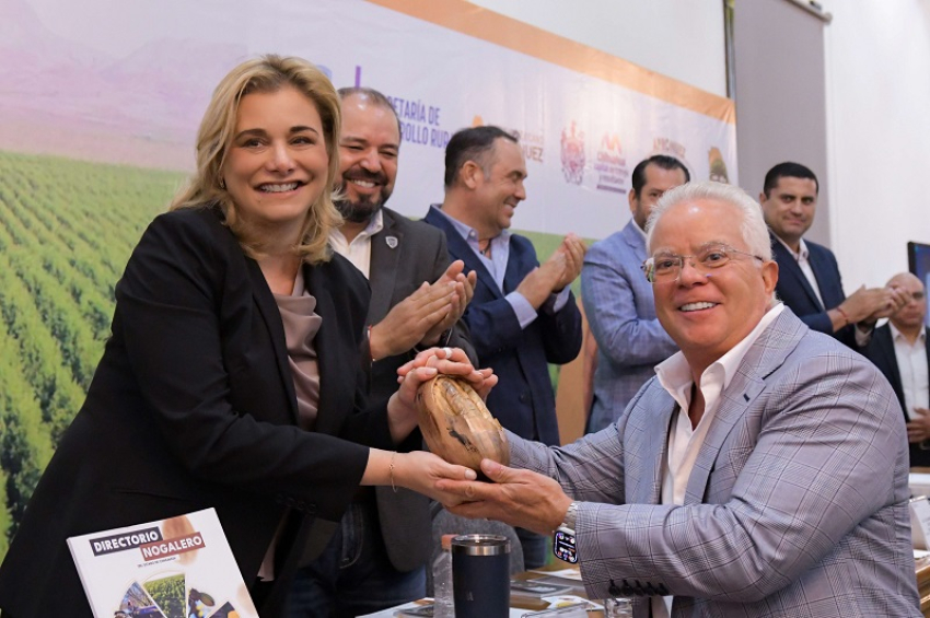 Reconocen a V&iacute;ctor Cruz Russek por su apoyo al campo