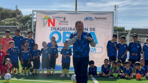 Inauguran rehabilitaci&oacute;n de cancha de f&uacute;tbol 7 en el Jard&iacute;n del Abuelo en An&aacute;huac