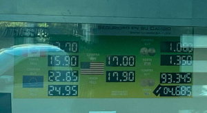 permanece d&oacute;lar a $17.90 en casa de cambio Camnosa