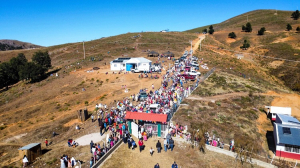 Reciben 680 familias rar&aacute;muri de Batopilas apoyo alimentario, ropa y calzado