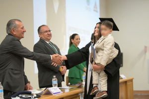 Becas para la Inclusi&oacute;n de Madres Mexicanas Jefas de Familia: Una Oportunidad para Continuar Estudios Superiores