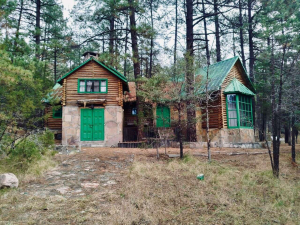 Aseguran condominio del senador Javier Corral