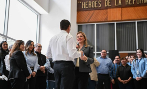 Felicita Maru Campos a personal de la Secretar&iacute;a de Hacienda