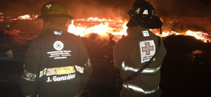 Atienden cuerpos de emergencia de diferentes municipios incendio de aserradero en Madera