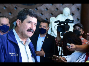 Tachan de inepto y traidor a Javier Corral, tras su incorporaci&oacute;n a Morena